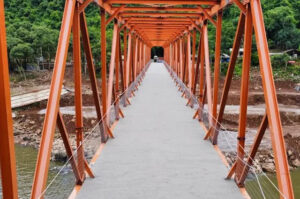 foto da parte interna da ponte de nova roma do sul, concretagem realizada pela construtora LF.